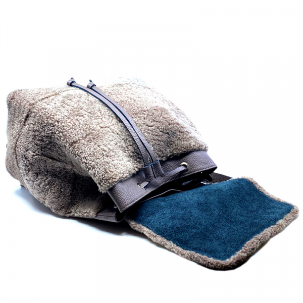 Bonnie backpack, shearling lying flat