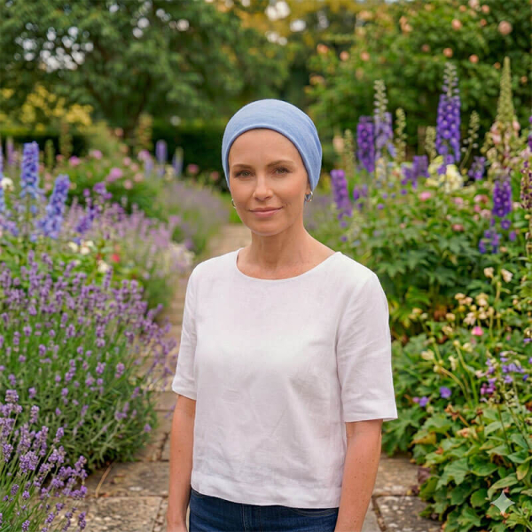 Cute Stuff, cashmere Bandana FeliCs artic blau Model style 2