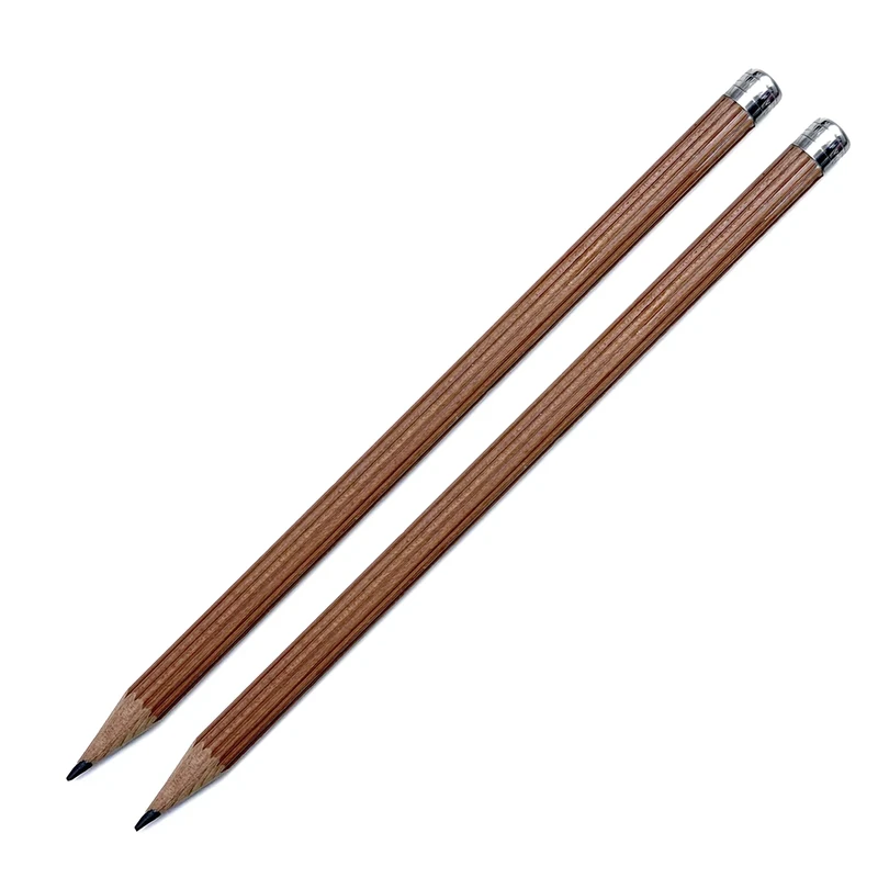 Zwei Graf von Faber-Castell Bleistifte Nr. III mit braunem kanneliertem Zedernholzschaft und versilberten Abschlusskappen