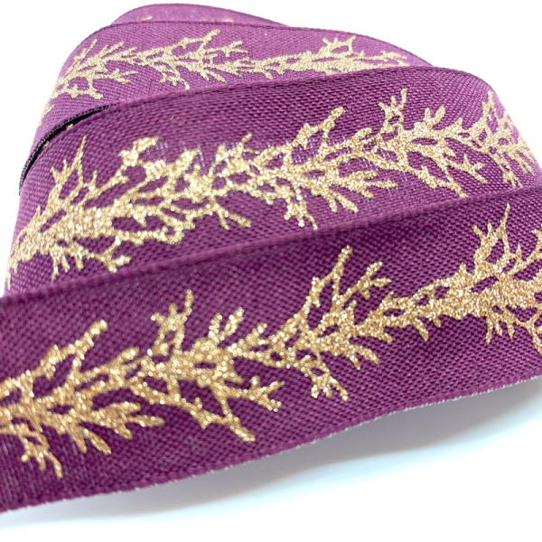 Geschenkband, roselila mit Druck Glitter gold Motiv Winter Zweig, 25 mm breit, gewebte Kante, detail