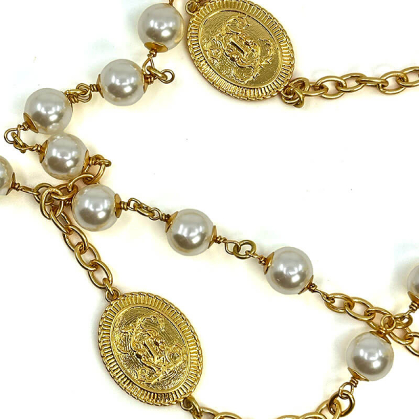 Interdee, halskette lang, coco, weihe Perlen , goldene florale Medillons, detail Perlen