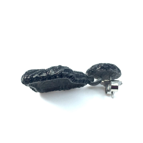 KMO Ear Studs Wave black Ethno, camelite , side