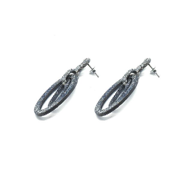 KMO-Earrings-Slop, drop look black-blue, side