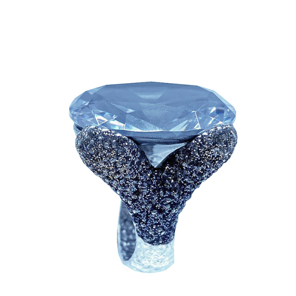 Kmo ring  Hannah grey, silver with large faceted crystal, back
