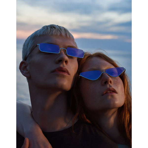 Komono Sonnenbrille Gigi silber, rauchgrau getönte Gläser, dreieckig, Style