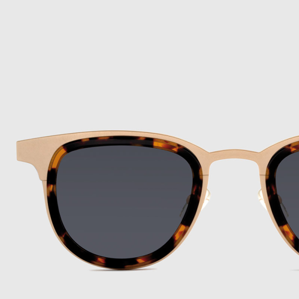 Komono Francis Sonnenbrille Steel White Gold | Havanna, blau.braun getönte Gläser , Detail