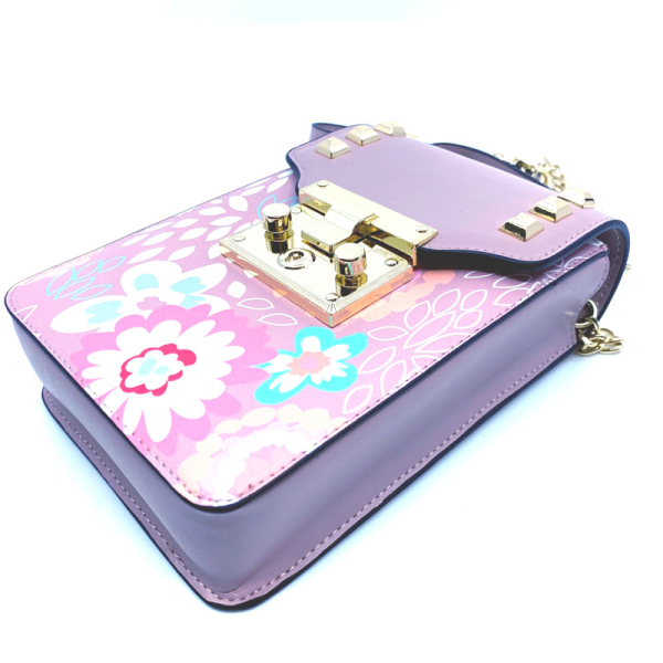Mini Tasche Sakari Leder rosa, Nieten gold, Goldkette, liegend