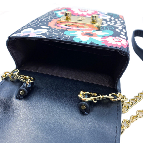 Crossbody-Saddelbag, Leder blau, Gurt verstellbar schwarz weiß, side