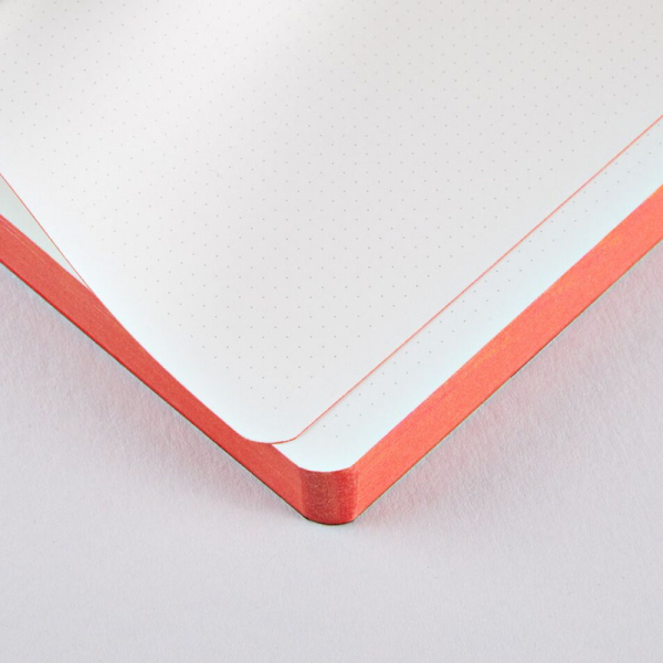 Nuuna, Notizbuch, Flex-Cover aus recyceltem Leder Seiten minidots, rot und weiss, Love Motiv, Seitenansicht