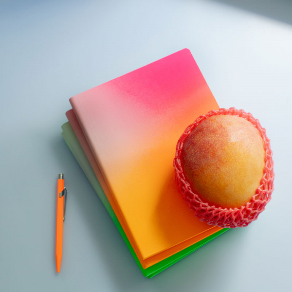 Nuuna, Notizbuch, Flex-Cover aus recyceltem Leder Seiten minidots, Print pink -orange verlaufend Burn, style