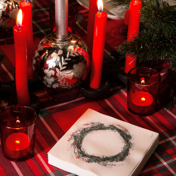 Paviot Servietten in weiß, Couronne, Weihnachtskranz grün-rot, style