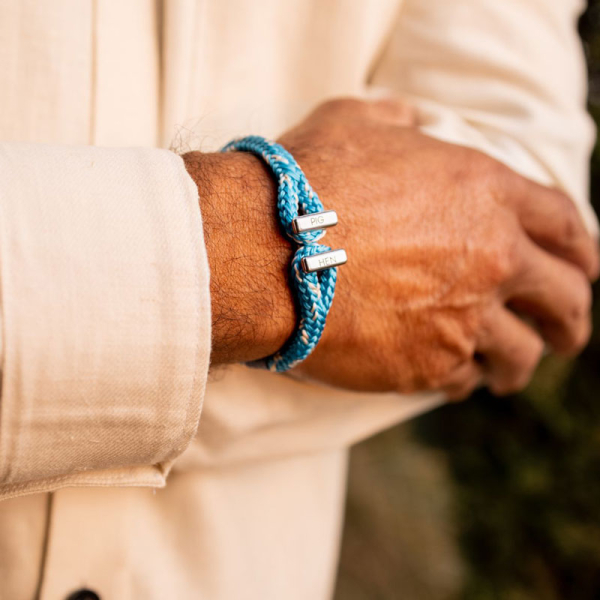 Pig & Hen Armband Icy Ike mit Schackelverschluss, geflochtenes Nylon,  light blue-ivory, style