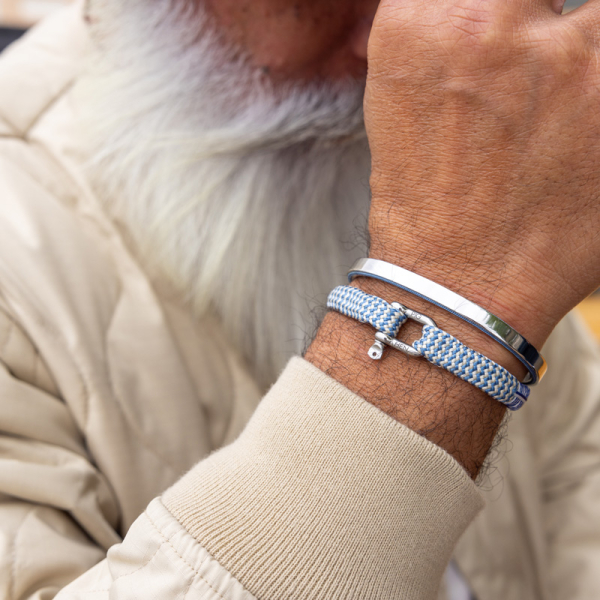 Pig& HPig& Hen, bracelet Vicious Vik ivory-pigeon blue/silver, braided nylon, closure shackle, styleen, bracelet Vicious Vik wihte-light-grey, braided nylon, closure shackle, style
