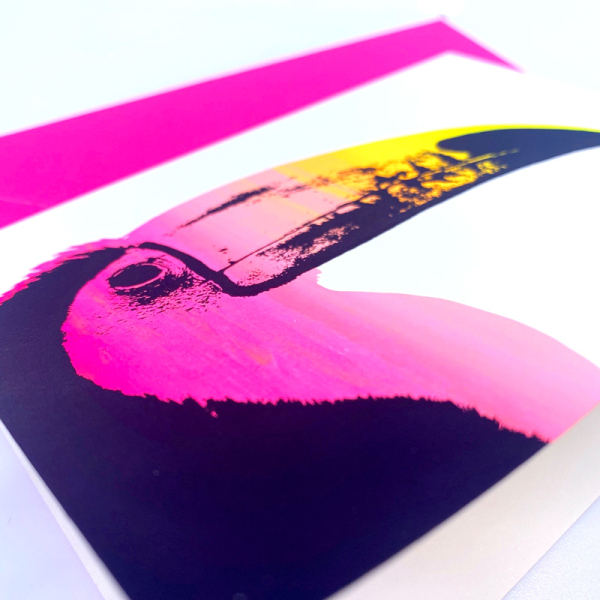 Pink Stories • Grußkarte Tucan, Neon Siebdruck, Farbe weiss, Druck rot orange, mit Umschlag, detail