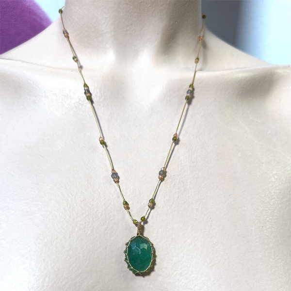 Sharing Kurze Halskette green Strawberry Quarz, style