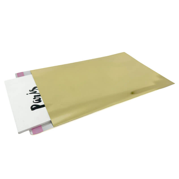 SNAZZY BAG Briefumschlag gold,Material Metall Folie Farbe gold Größe DIN Lang • Innen B 10,8 cm • L 22 cm Ausstattung undurchsichtig • Selbstklebeverschluss, offen