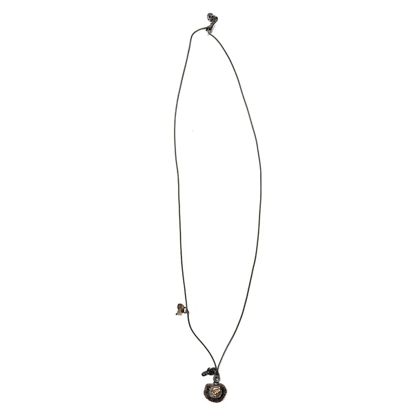 Die ganze Kette in voller Länge, ca. 92 cm grüne Kordel mit Rehrose-Anhänger