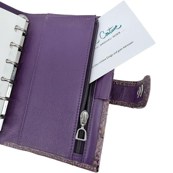 Innenseite des Trixi Gronau KIM Pocket Organizers mit Steckfach, Reißverschlussfach und Laschenverschluss mit zwei Druckknöpfen
