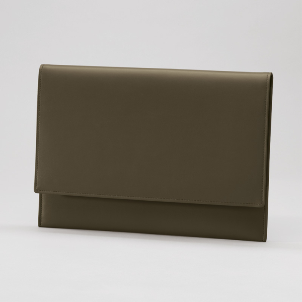 Treuleben leather Laptop Cache ranger green, front