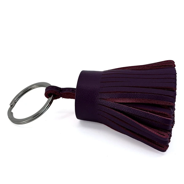 Trixi Gronau key fob leather tassel LOTTA aubergine lying, side view