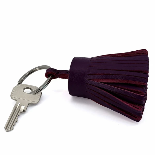 Trixi Gronau key fob leather tassel LOTTA aubergine with key, AI visualisation