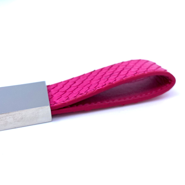 Trixi Gronau, Schlüsselanhänger, Titus, Schlangenleder  pink, Detail