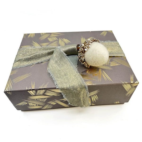 Geschenkbox Festiva taupe, Heißfolienprägung gold, style