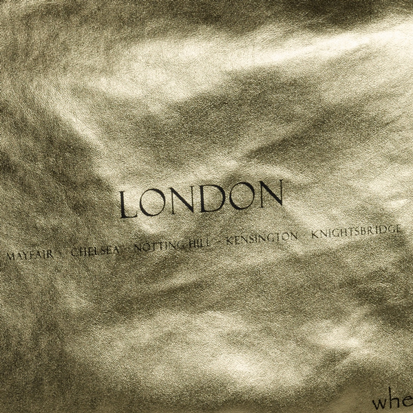 Unterarmtasche, Clutch, Irisee gold, Druck London, Where Else, Detailansicht