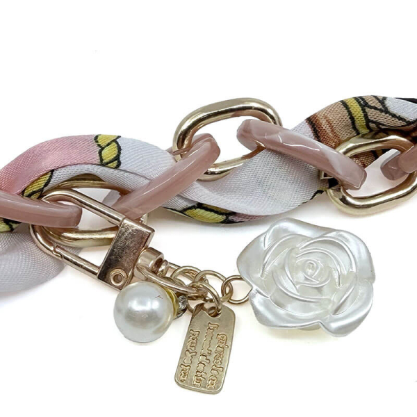I-Conically- eyeglass chain Vogue pink, detail flower charm
