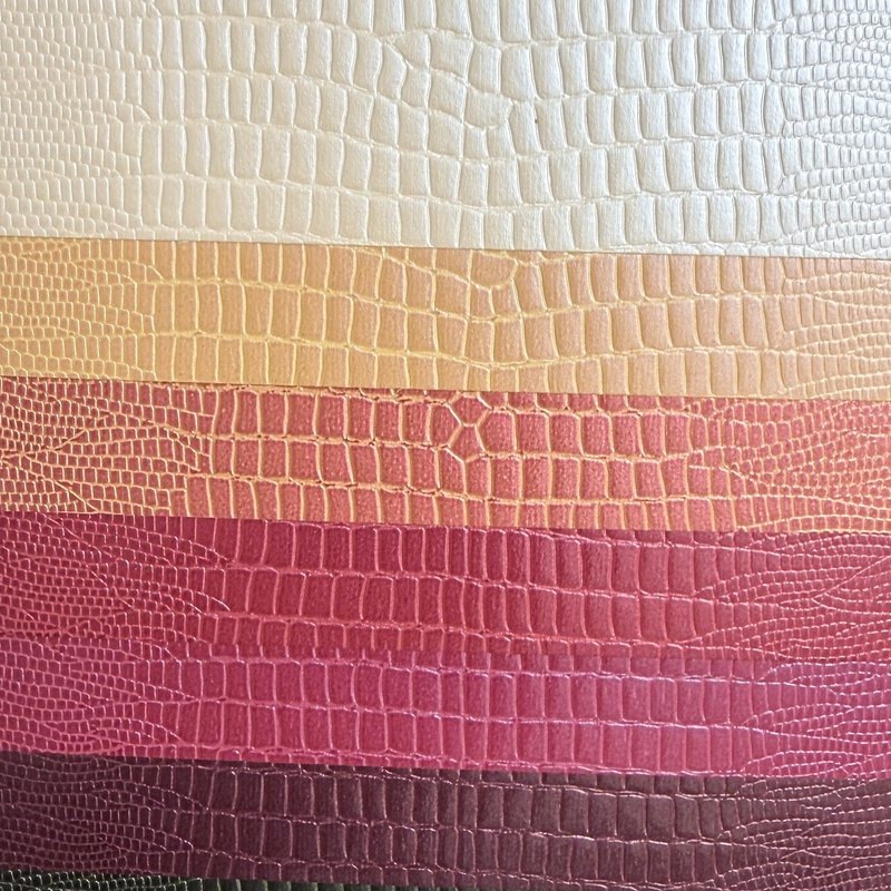 Bezugsmaterial mit Krokoprägung in Weiß, Gold, Rosa und Bordeaux