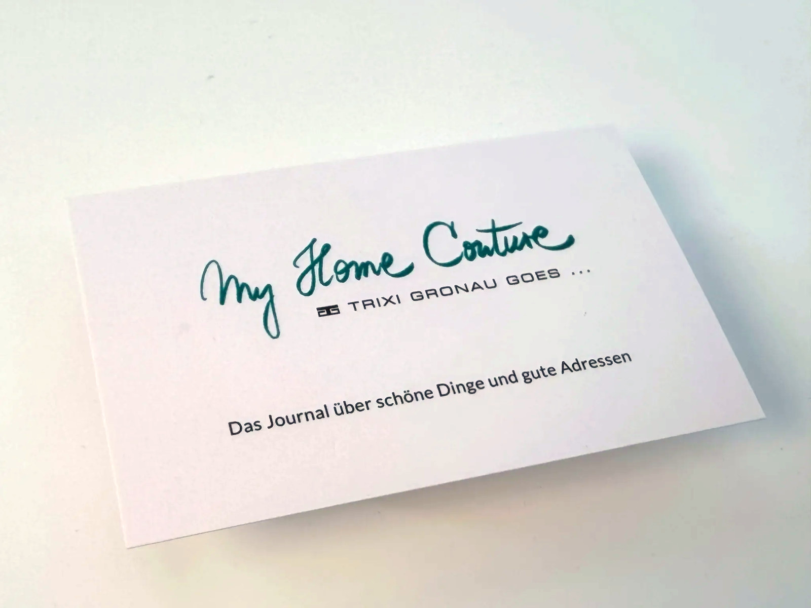 Visitenkarte My Home Couture mit türkisem Schriftzug und grauen Zeilen