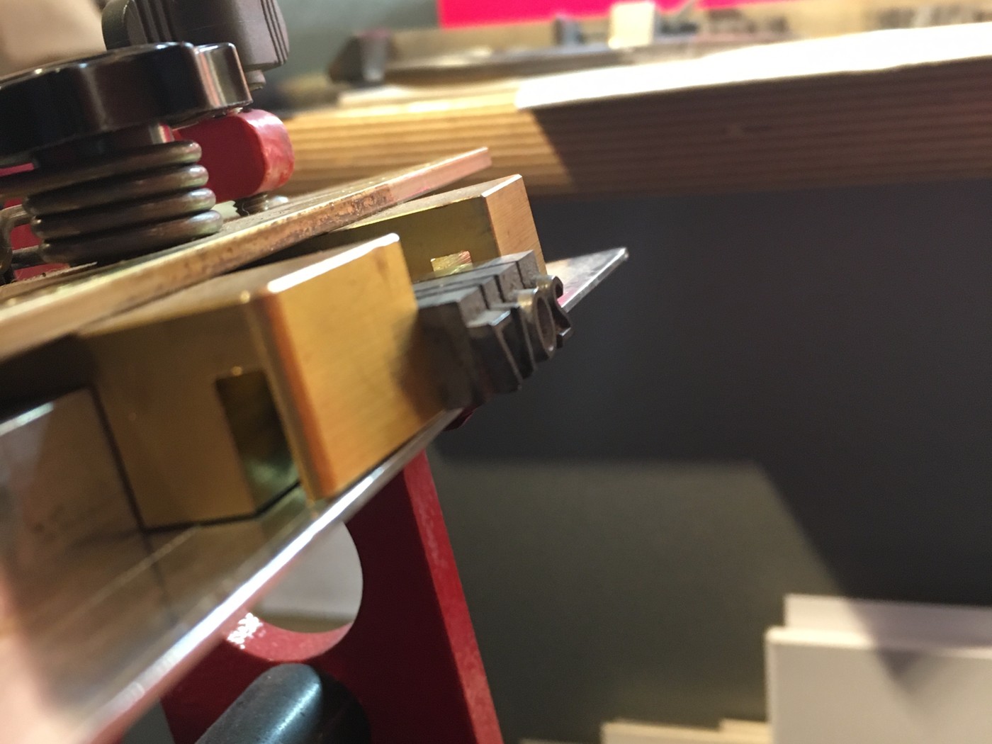 Messinglettern in der Manufaktur