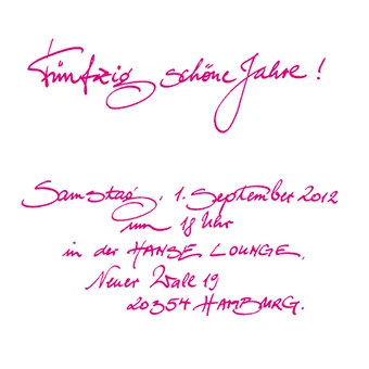 Vollständig kalligraphierte Einladung in Magenta mit Anlass, Datum und Ort