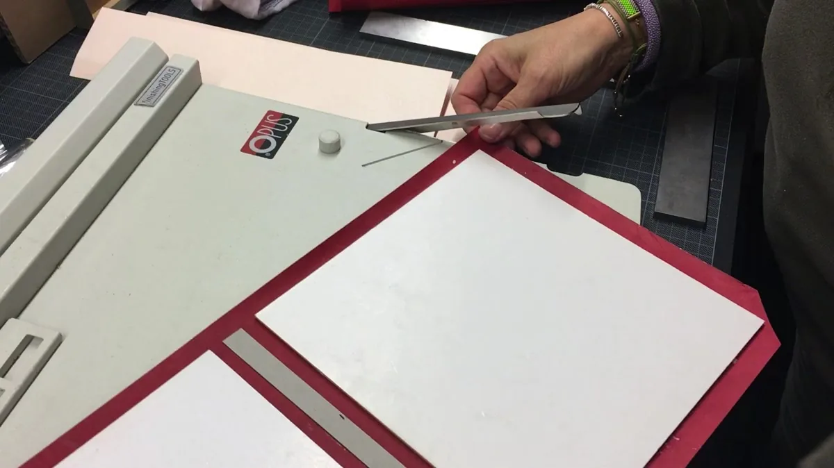 Opus Maschine beim Bau einer Buchdecke im TRIXI GRONAU Atelier