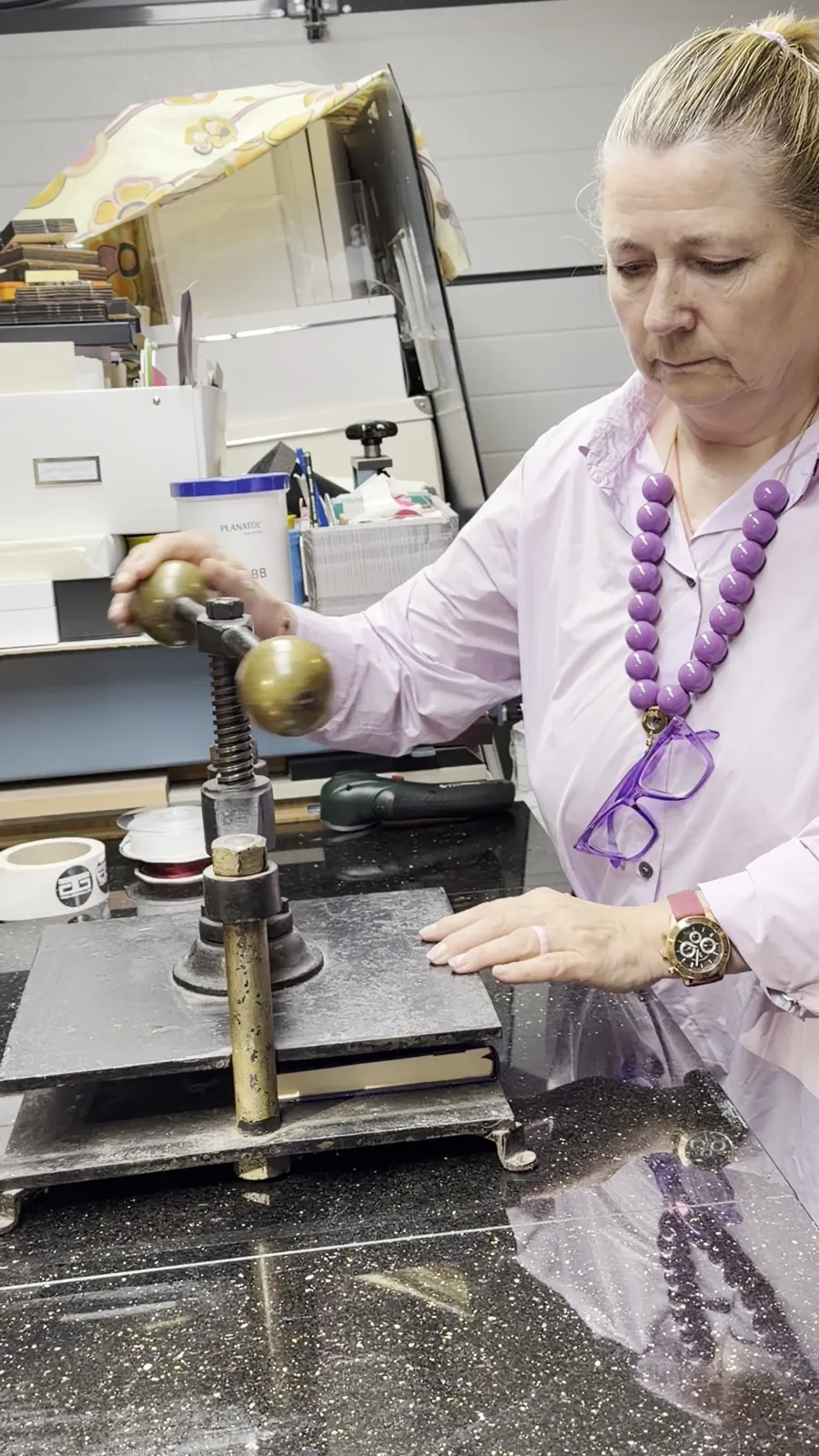 Alte Spindelpresse aus dem TRIXI GRONAU Buchbinderei-Atelier