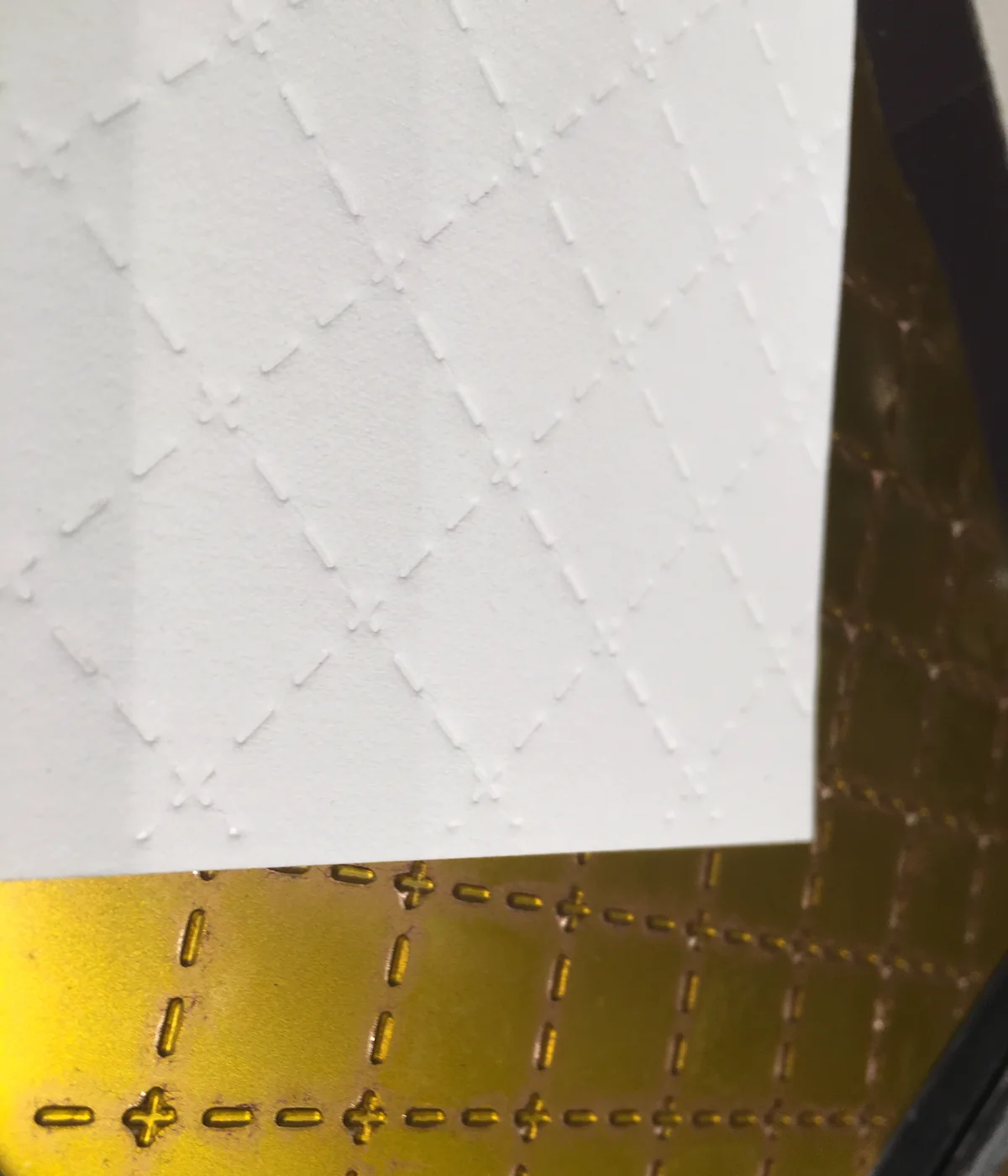 Letterpress Klischee und sichtbarer Eindruck im Papier bei TRIXI GRONAU